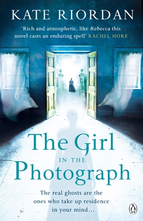 The Girl in The Photograph book 